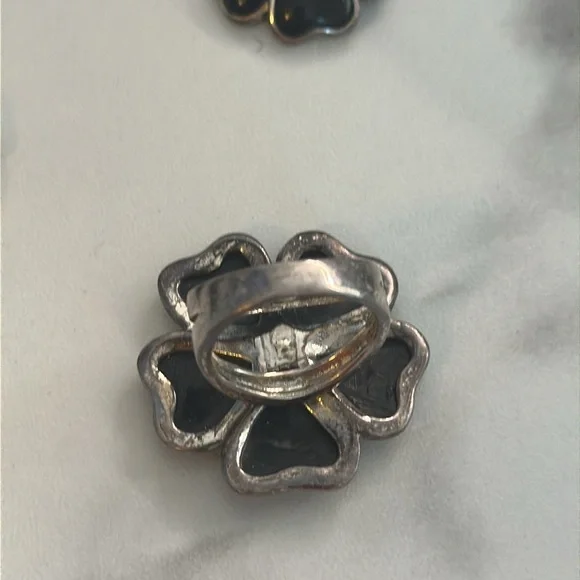 Pre owned- Elegant Black Flower Jewelry Set - Picture 9 of 16